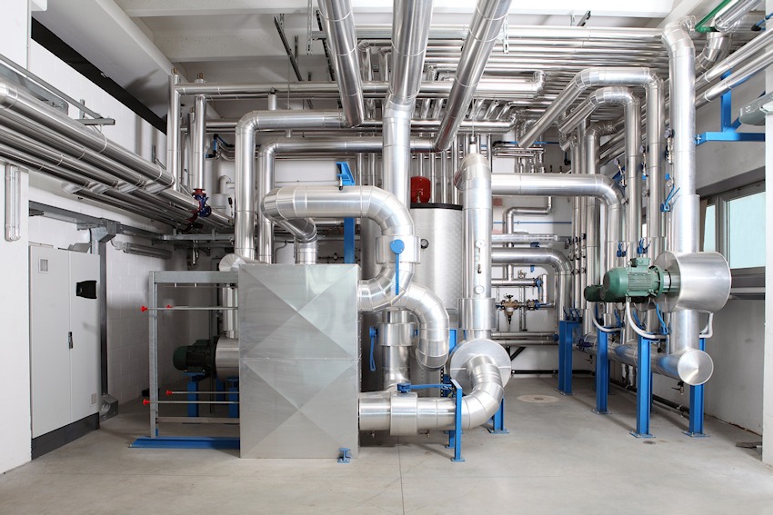 Service room with heating and cooling plant as a symbol of technical translations for the HVAC sector.